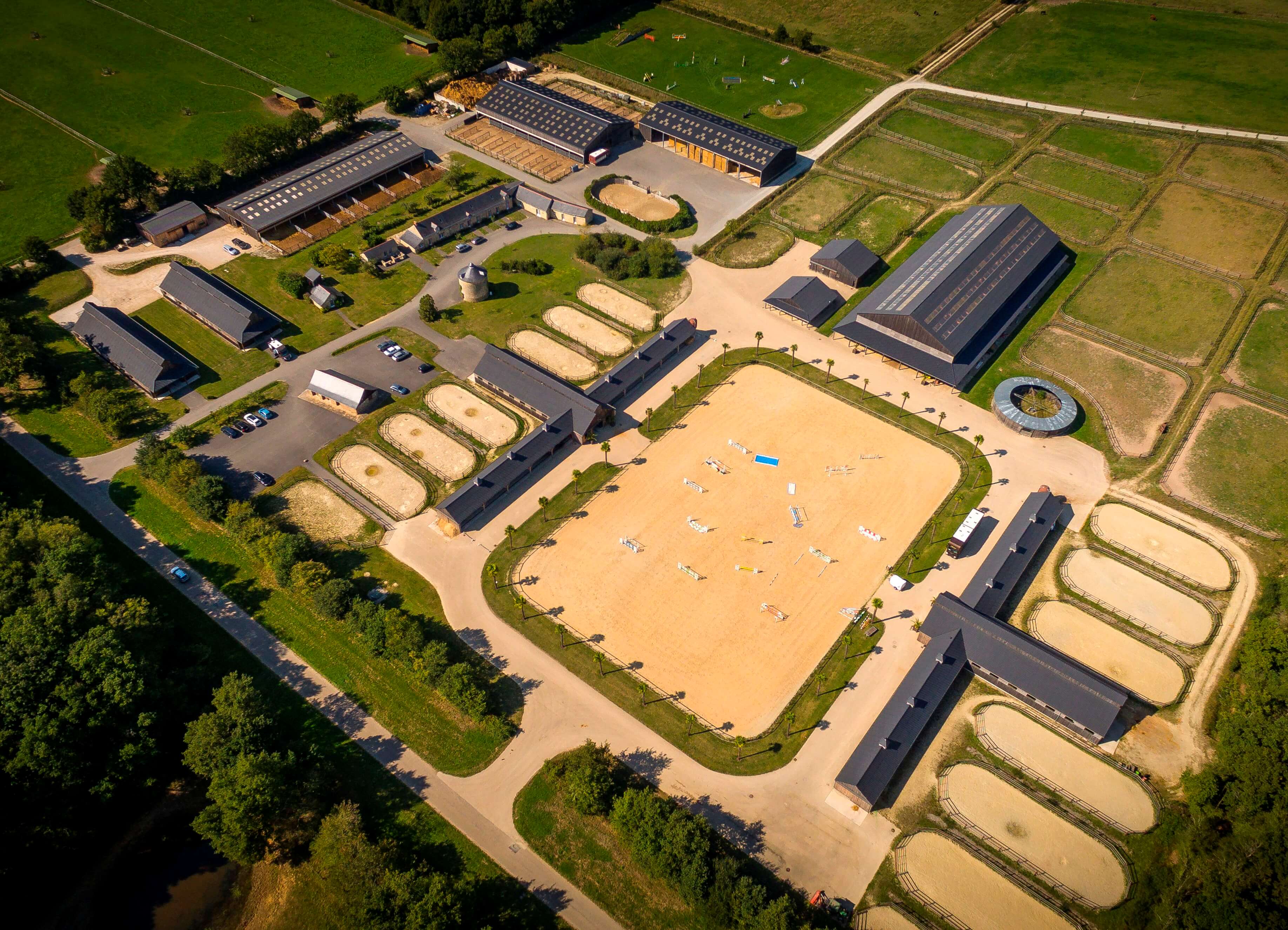 RECHERCHE GROOM MAISON - ECURIE DE DRESSAGE