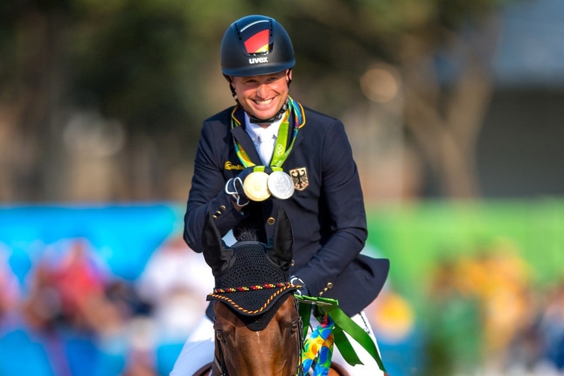 Express de Hus fait ses débuts sous la selle d'une légende