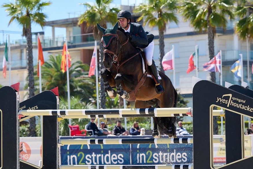 Et ce n’est pas non un, mais bien deux chevaux “de Hus” qui se retrouvent sur le podium de cette superbe épreuve CSI3* (1.50m) organisée par MET Oliva !