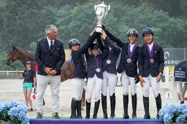 Médaillés d'argent par équipe aux Championnats d'Europe de jumping