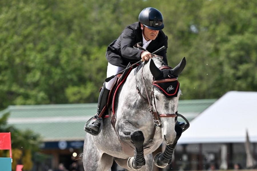 Reybald Angot et Féline de Hus *HDC victorieux lors du CSI de Villers Vicomte
