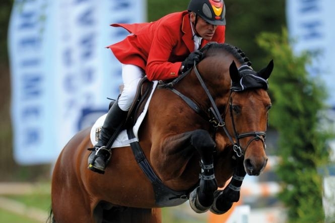 L’extraordinaire ?????? ???? en session “paillettes party” disponible pour de l’OPU le 05 décembre au Hus Reproduction !